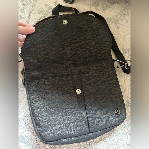 Lulu lemon crossbody bag - Picture 3 of 3